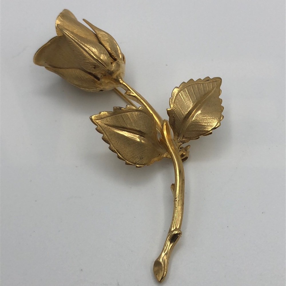 Vintage Rose Brooch Gold Tone Long Stemmed Rosebud Pin 3D